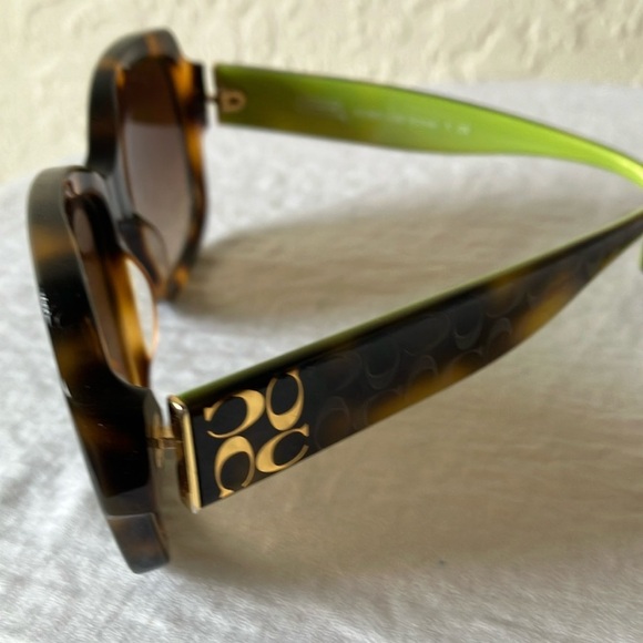 Coach: Emma (L001) Tortoise Shell Sunglasses- flaws - Picture 5 of 16